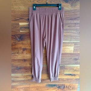 Vuori Women's Brown Joggers, size L, EUC, lightweight material